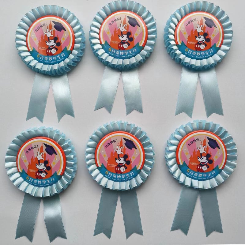 Corsage kitűző szalaggal és csipkével, kézzel készített fém kitűző, kód 001