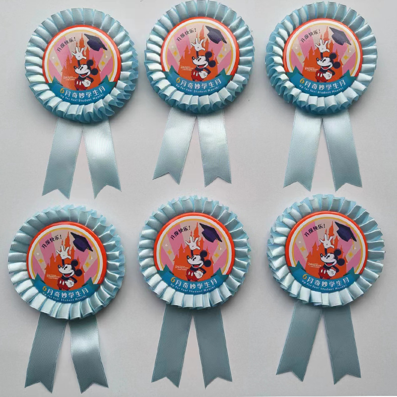 Corsage kitűző szalaggal és csipkével, kézzel készített fém kitűző, kód 001