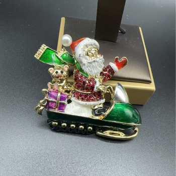 Kitűző – rajzfilmszerű hóember, drip-glazúrt zománc, ötvözet, női divatkiegészítő (Anyag: ötvözet • Forma: rajzfilmszerű hóember • Technika: drip-glazúros zománc • Funkció: dekoráció)