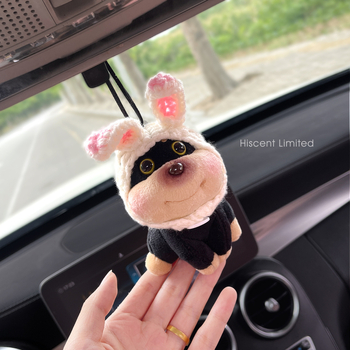 Rajzfilmszerű plüss autófüggő a visszapillantóhoz – belső autódekoráció