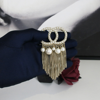 Broșă pentru femei cu ciucuri din lanț, aliaj, Dixi, design original, placare electrolitică