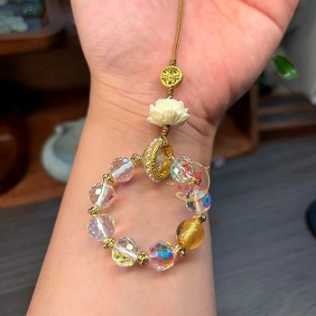 Telefonpánt medál lótusz motívummal, gravírozott üveg/glazúrozott achát, eredet Liányungang, őszi 2024