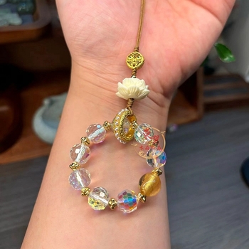 Telefonpánt medál lótusz motívummal, gravírozott üveg/glazúrozott achát, eredet Liányungang, őszi 2024