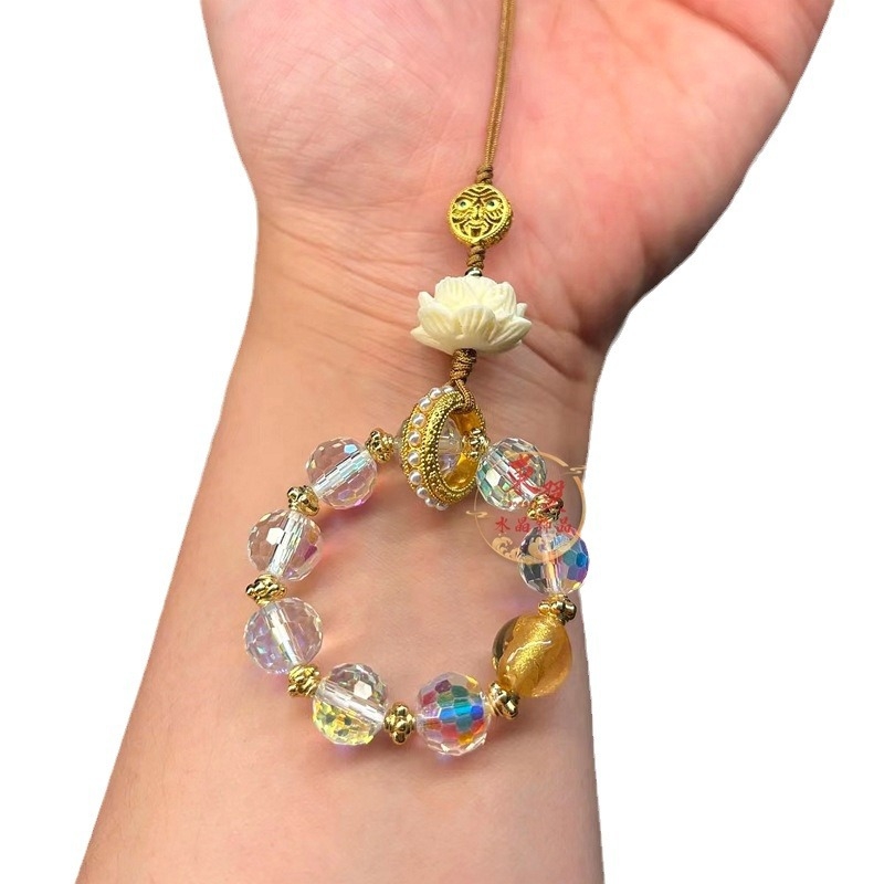 Telefonpánt medál lótusz motívummal, gravírozott üveg/glazúrozott achát, eredet Liányungang, őszi 2024