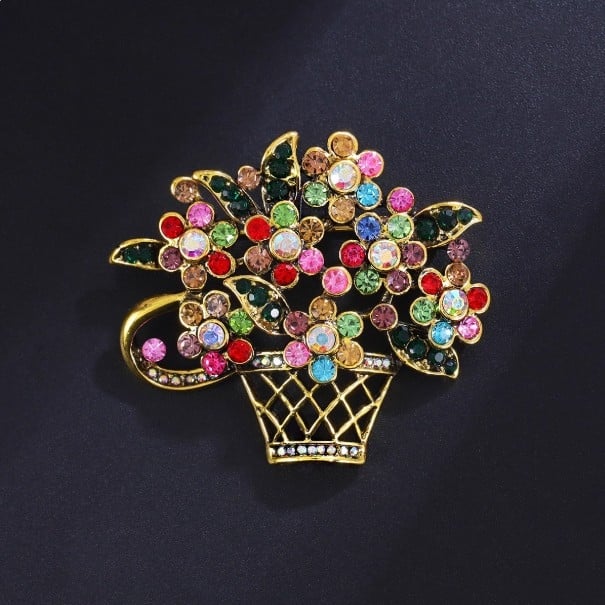 Kitűző: Geometriai alakú cinkötvözet, elektroplatinált felület, ötvözetből készült medál, többszintű dizájn, nőknek