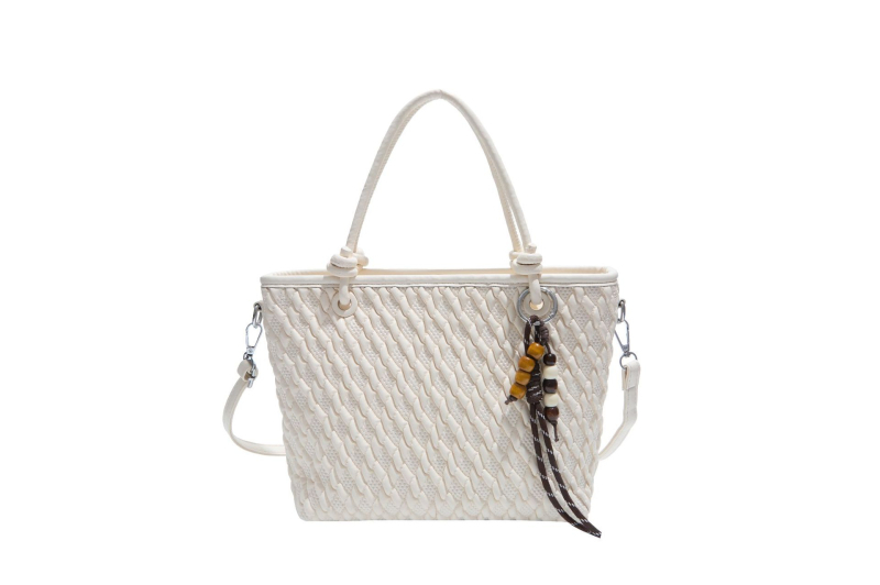 Nothing Bucket Bag — Utcai stílusú PU, 2025 téli szezon, Cipzáras nyitás, Belső cipzáras zseb és laminált zseb.
