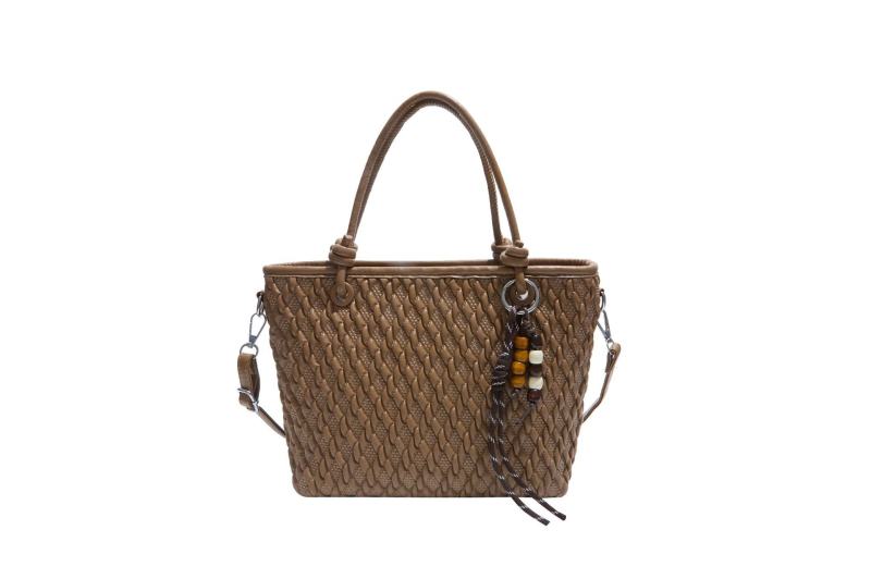 Nothing Bucket Bag — Utcai stílusú PU, 2025 téli szezon, Cipzáras nyitás, Belső cipzáras zseb és laminált zseb.