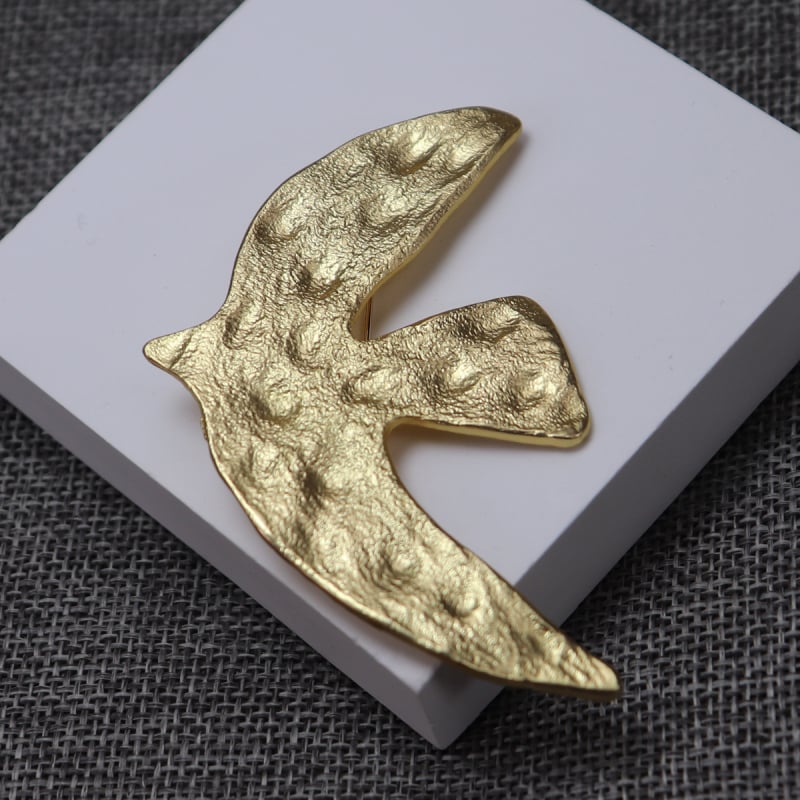 Bross ötvözetből · Középkori ihletésű retro irodalmi-művészeti stílus · galvanizált felület · Díszítés nőknek