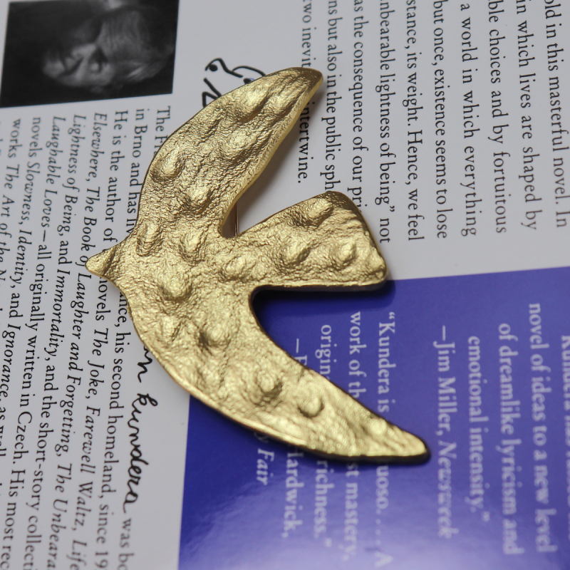 Bross ötvözetből · Középkori ihletésű retro irodalmi-művészeti stílus · galvanizált felület · Díszítés nőknek