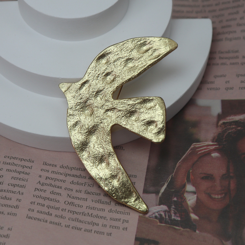 Bross ötvözetből · Középkori ihletésű retro irodalmi-művészeti stílus · galvanizált felület · Díszítés nőknek