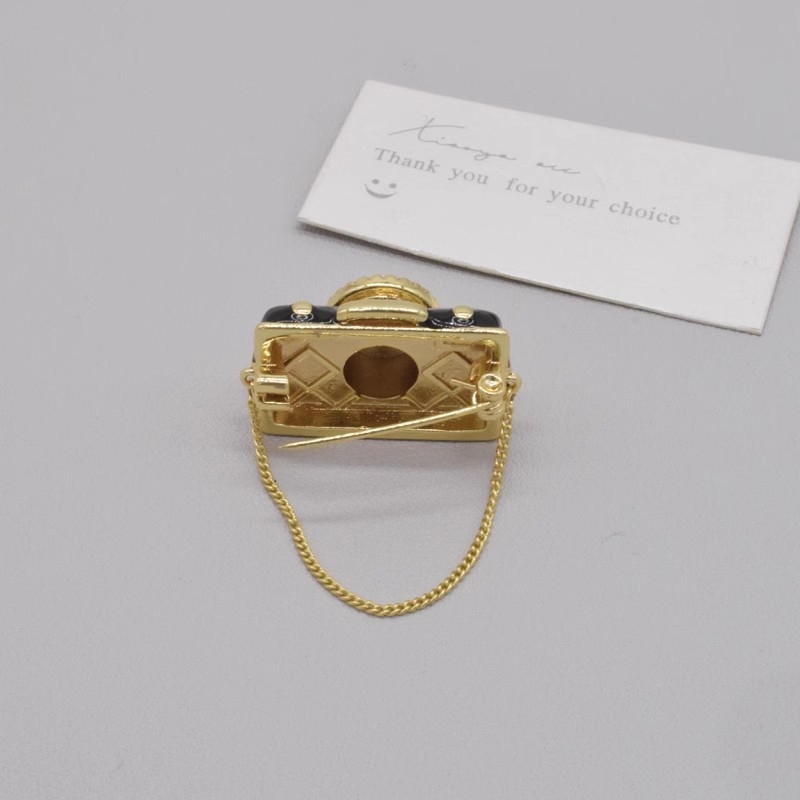 Broš: vintage motiv kamere, metal, geometrijski oblik, elektroplatirano, unisex