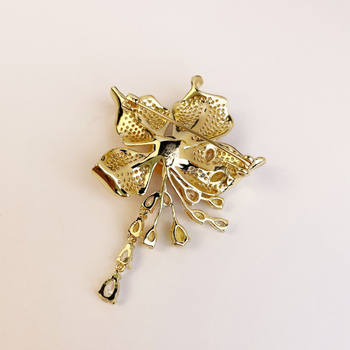 Broșă din cupru cu model floare, stil coreean, placare electrolitică, unisex (cupru; model floare; stil coreean; placare electrolitică)