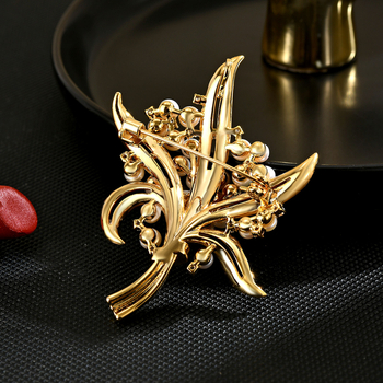 Gyöngyökkel körülölelt virágcsokor brooch nőknek (Anyag: Környezetbarát réz; Forma: Virág; Feldolgozás: Diamant; Stílus: Nőies Elegancia; Funkció: Díszítés, Ajándék)