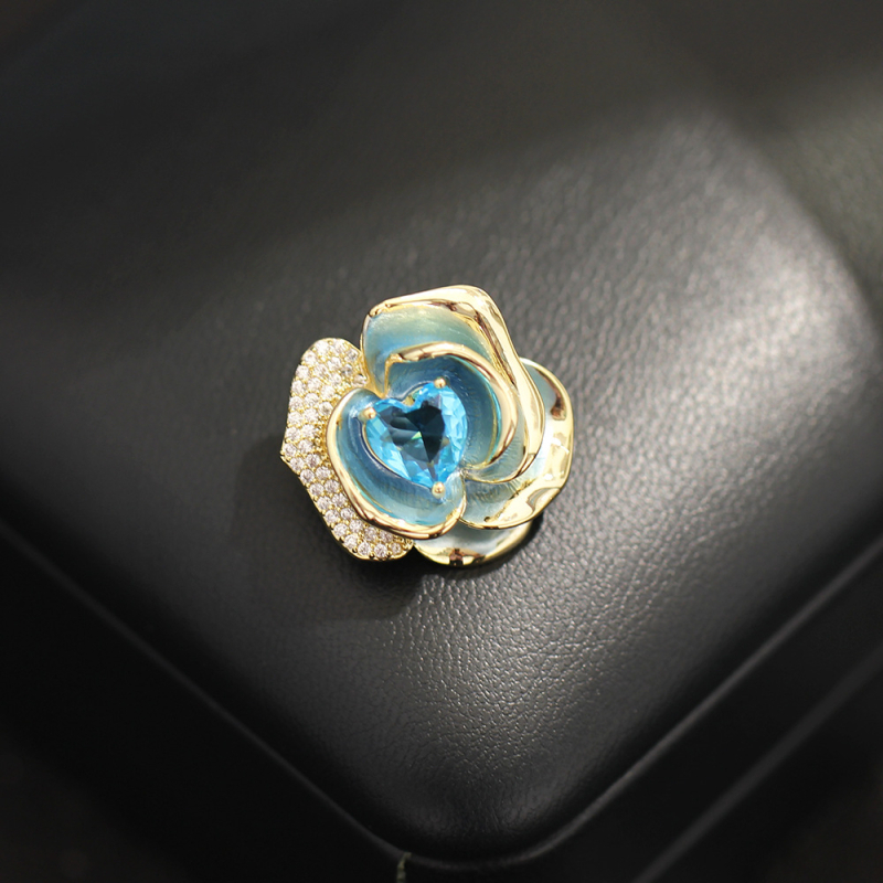 Pozlátená meďová kvetová brošňa, značka Yanyi, elektroplátovaná úprava, dámsky doplnok