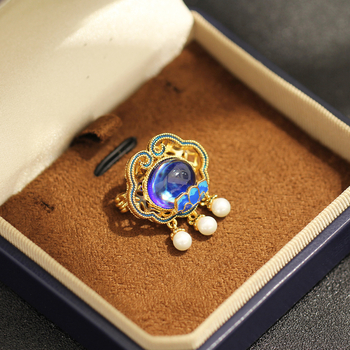 Brošňa, pozlátený meď, geometrický tvar, strapec s perlami, unisex doplnok