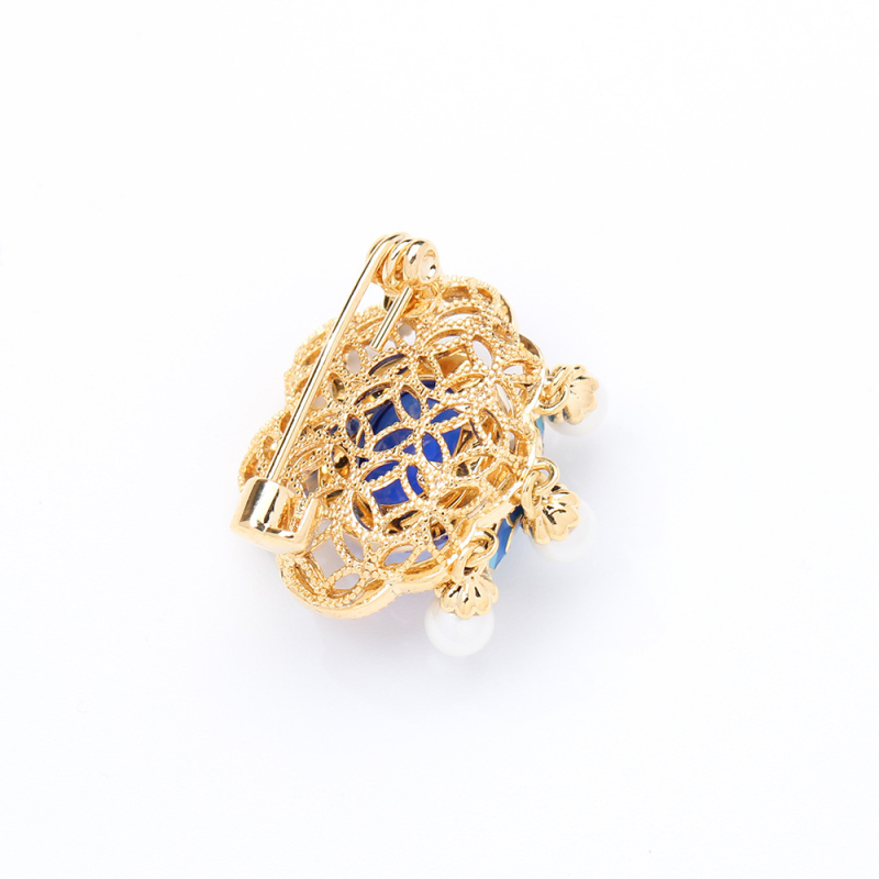 Brošňa, pozlátený meď, geometrický tvar, strapec s perlami, unisex doplnok