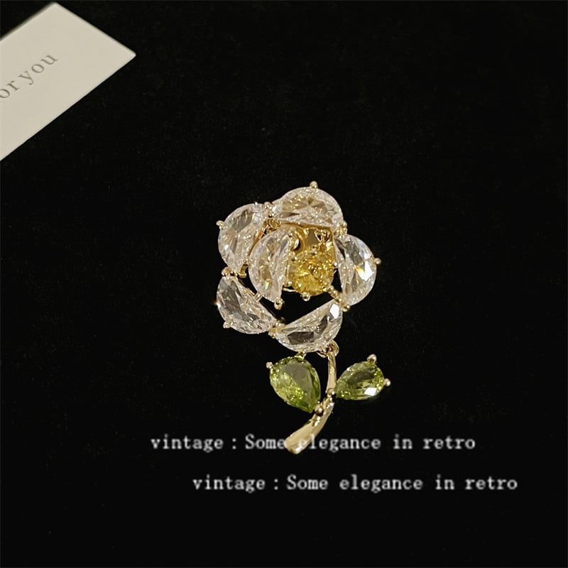 Brošňa Camelia – kvietkový dizajn, meď, elektroplating, pôvod Yiwu, jeseň 2024