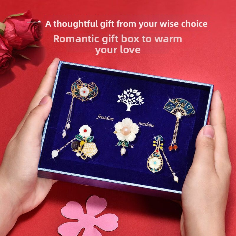 Kakla brošs — vēsturisks sieviešu stila, lapas forma (Materiāls: cinka sakausējums; Forma: lapas; Kristāls: balts kristāls; Pārklājums: elektroplatinga)