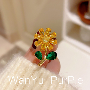 Gallértű virágmotívummal (napraforgó), réz, francia stílus, uniszex, gyémántos megmunkálás, ötvözetbe illesztett mesterséges drágakövek