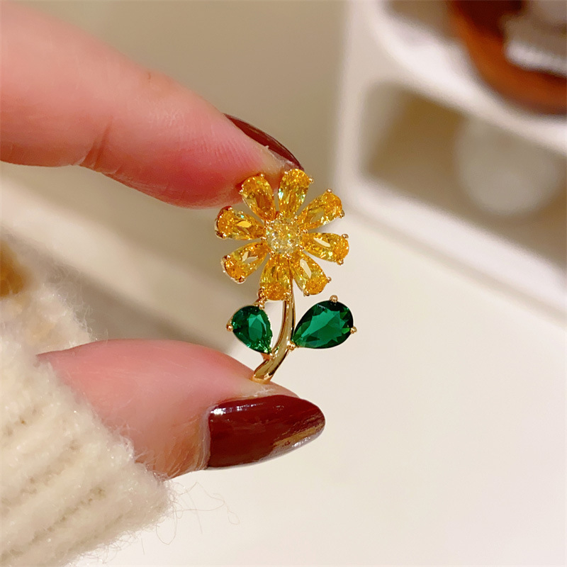 Gallértű virágmotívummal (napraforgó), réz, francia stílus, uniszex, gyémántos megmunkálás, ötvözetbe illesztett mesterséges drágakövek