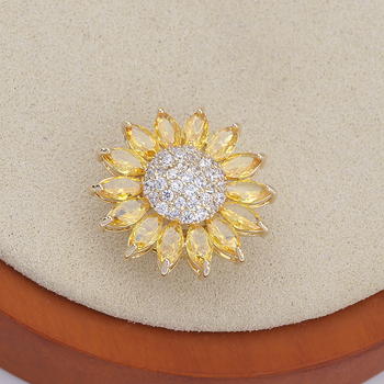 Meďová kvetinová brošňa so zirkónovou inlay, dekoratívna a proti expozícii