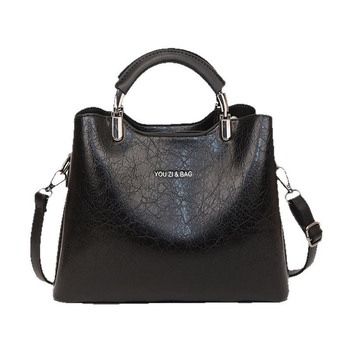 Dámska PU kabelka, horizontálne štvorcový tvar, zapínanie na zips, podšívka z polyesteru, vnútorná kapsa so zipsom