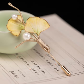 Brooch virág alakú, kínai és ókori stílusú, vegyes anyagokból, kézzel készített.