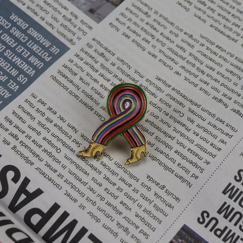 Brošňa, exkluzívny dizajn, retro smalt, modelovanie: vlnový; Materiál: zliatina; Štýl: dámsky, retro; Ošetrenie: elektroplating