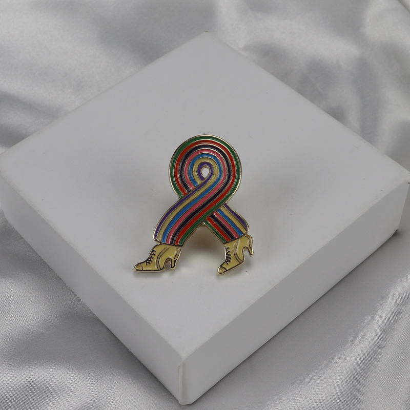 Brošňa, exkluzívny dizajn, retro smalt, modelovanie: vlnový; Materiál: zliatina; Štýl: dámsky, retro; Ošetrenie: elektroplating