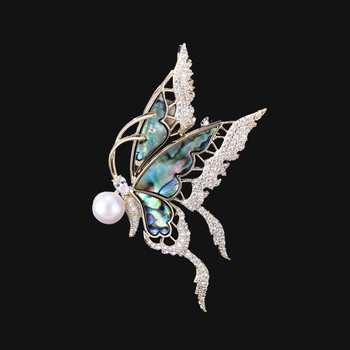 Elegantná brošňa motýľ s mikro zdobením a sladkovodnou perlou (Materiál: Meď; Úprava: Elektroplatba; Forma: Motýľ; Funkcie: Dekorácia Dar; Štýl: Dámsky Príroda)