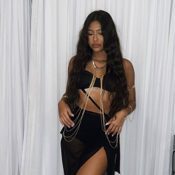 Geometriska ķermeņa ķēde kaklarota ar pērli un baltu kristālu