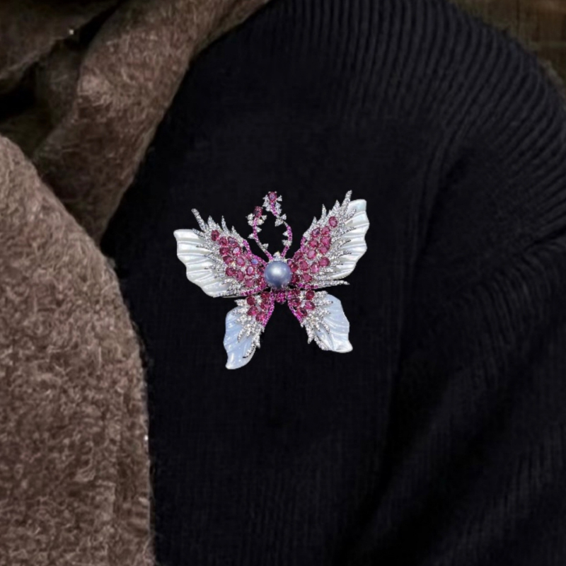 Brošňa pre ženy – motýľ so zirkónmi, dvojvrstvový dizajn, z ekologickej meďe, elektroplating, doplnok na saka a kabát