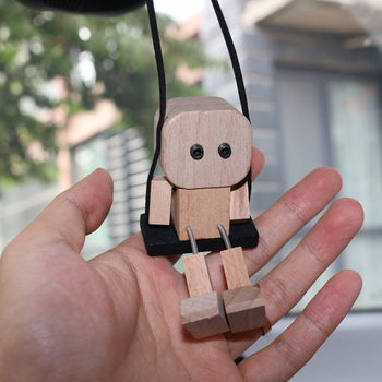 Ξύλινος άνδρας που κουνά το πόδι για αυτοκίνητο — διακοσμητικό στυλ καρτούν, εσωτερική διακόσμηση, αυτοκινητικά διακοσμητικά