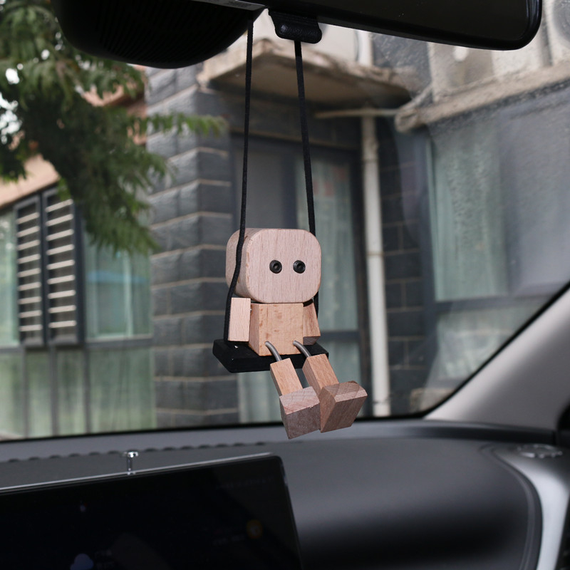 Ξύλινος άνδρας που κουνά το πόδι για αυτοκίνητο — διακοσμητικό στυλ καρτούν, εσωτερική διακόσμηση, αυτοκινητικά διακοσμητικά