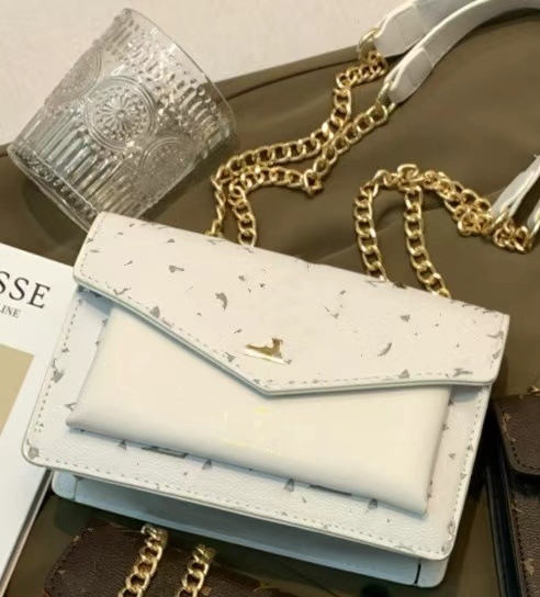 Női mini táska lánccal és széles vállpánttal — retro stílusú crossbody PU bőrből