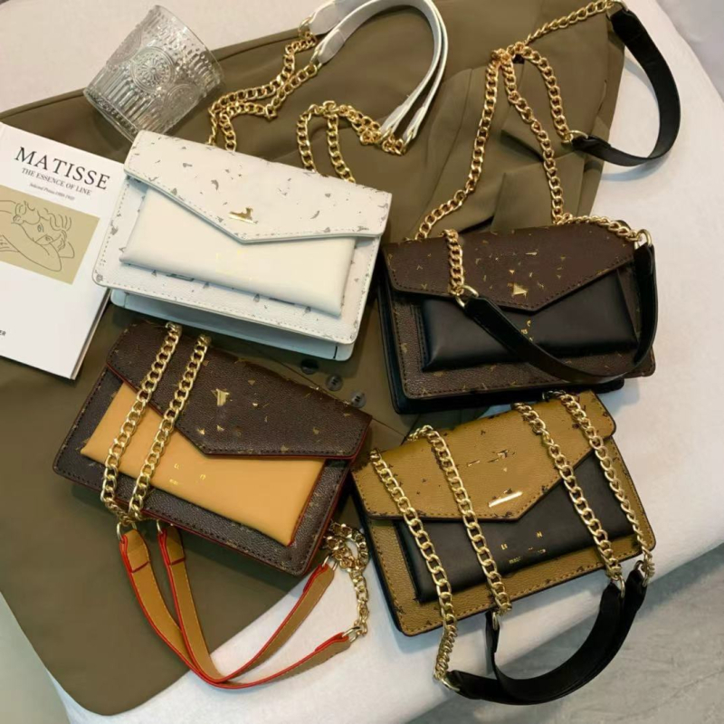 Női mini táska lánccal és széles vállpánttal — retro stílusú crossbody PU bőrből