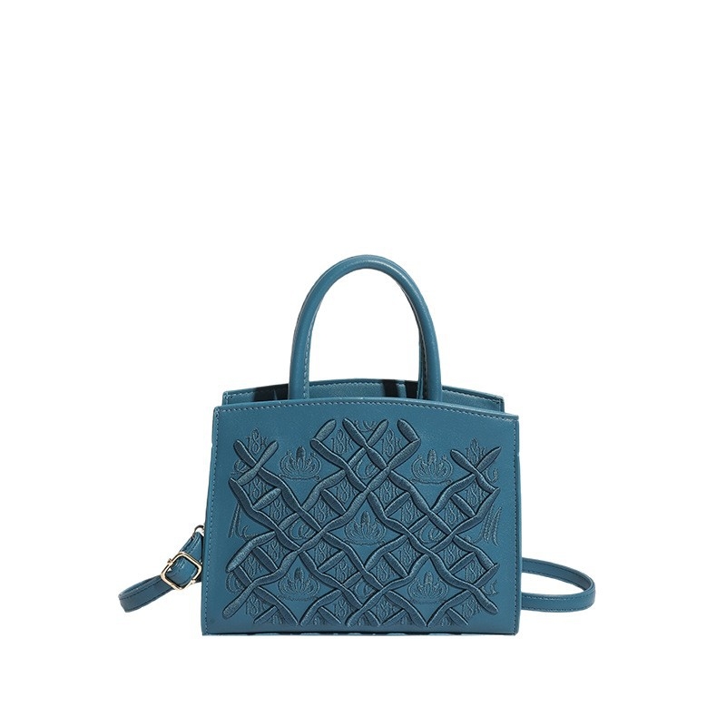 PU crossbody táska, horizontálisan négyszögletes forma, cipzáras nyitás és telefontartó zseb