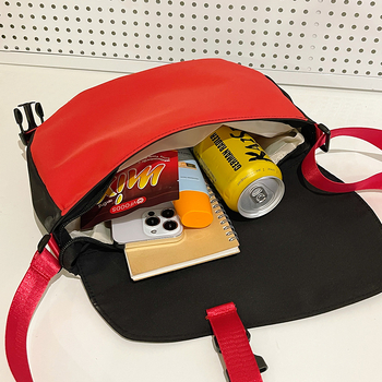 Nylonová crossbody taška s vnútorným vreckom na telefón, malý štvorec, vodorovná orientácia, zips