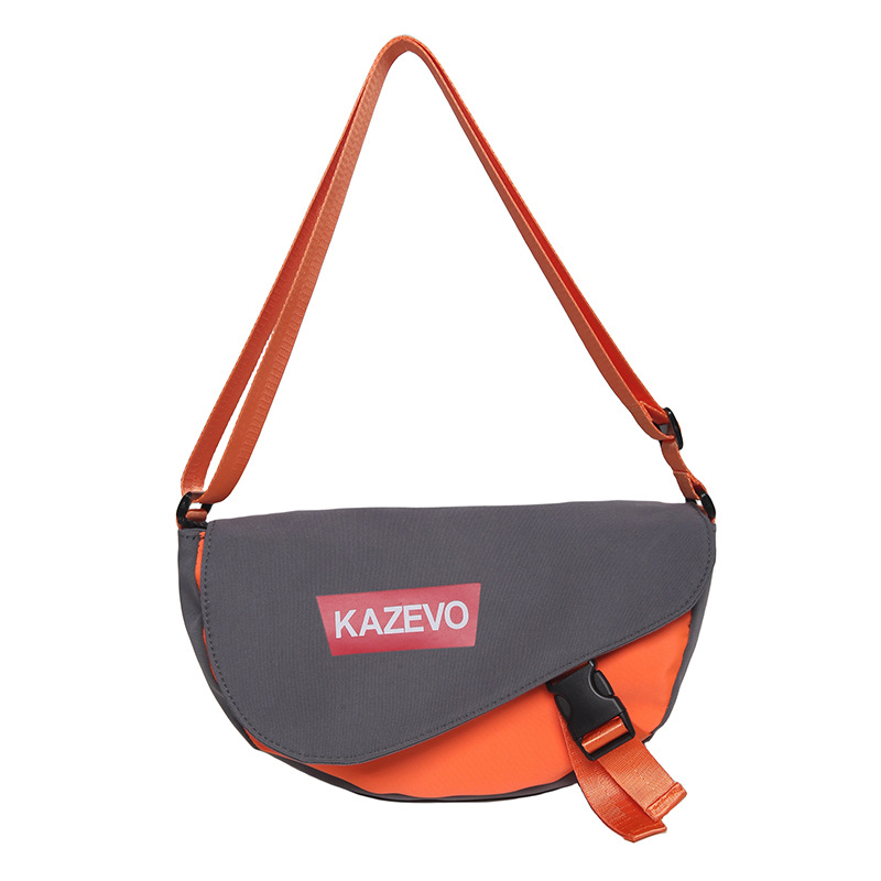 Nylonová crossbody taška s vnútorným vreckom na telefón, malý štvorec, vodorovná orientácia, zips