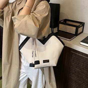 Dámska taška v kórejskom štýle, PU koža, horizontálny štvorcový tvar, zapínanie na zips, vnútorná kapsa so zipsom, dvojité držadlá