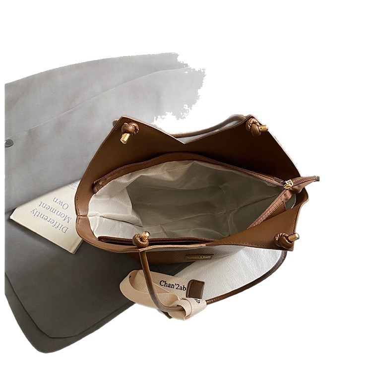 Dámska taška v kórejskom štýle, PU koža, horizontálny štvorcový tvar, zapínanie na zips, vnútorná kapsa so zipsom, dvojité držadlá