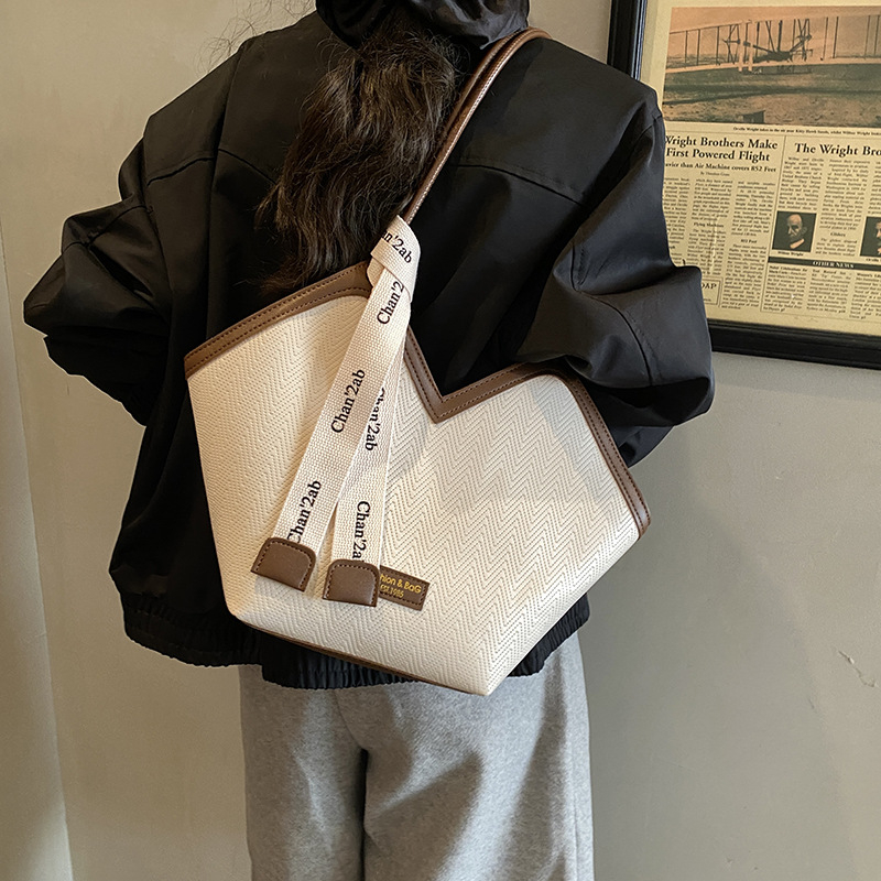 Dámska taška v kórejskom štýle, PU koža, horizontálny štvorcový tvar, zapínanie na zips, vnútorná kapsa so zipsom, dvojité držadlá