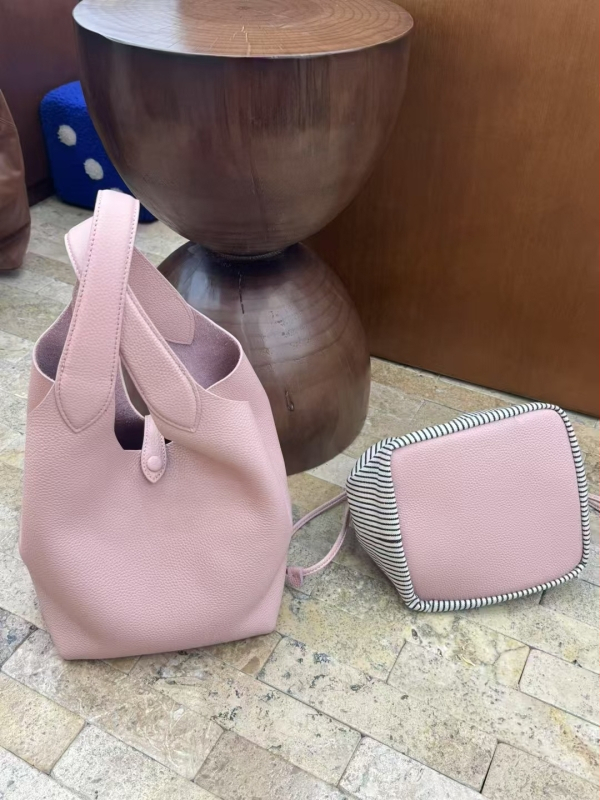 Taška bucket z pravej kože, prvotriedna hovädzia koža, mestský štýl, magnetické zapínanie, vnútorné vrecká na telefón a ID