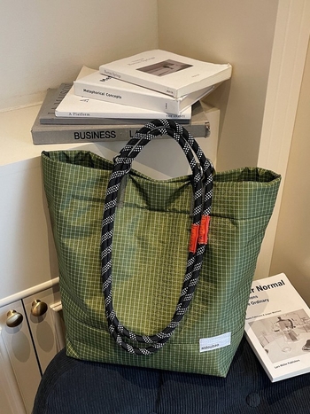 Taška Tote v ulicnom štýle, z textilu, magnetické zapínanie, vnútorné vrecká na zips, pre telefón a dokumenty