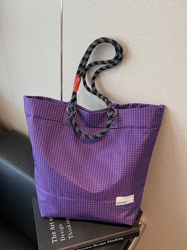 Taška Tote v ulicnom štýle, z textilu, magnetické zapínanie, vnútorné vrecká na zips, pre telefón a dokumenty