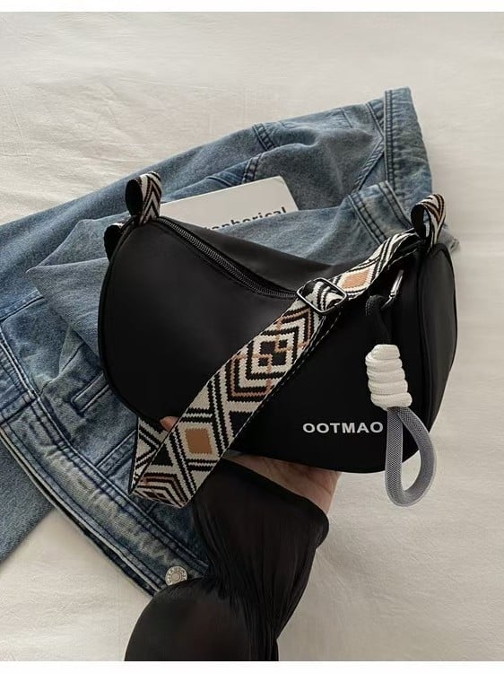 Dámska crossbody taška Dumpling - street trend, PU materiál, tvar vankúša, zipsové zapínanie, vrecko na telefón, polyesterová podšívka