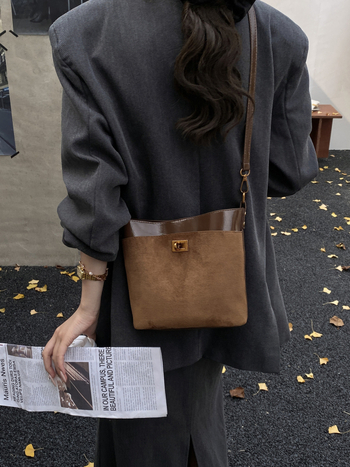 Чанта тип кофа от синтетична кожа, уличен стил, ципово закопчаване, джоб за телефон, Есен 2025