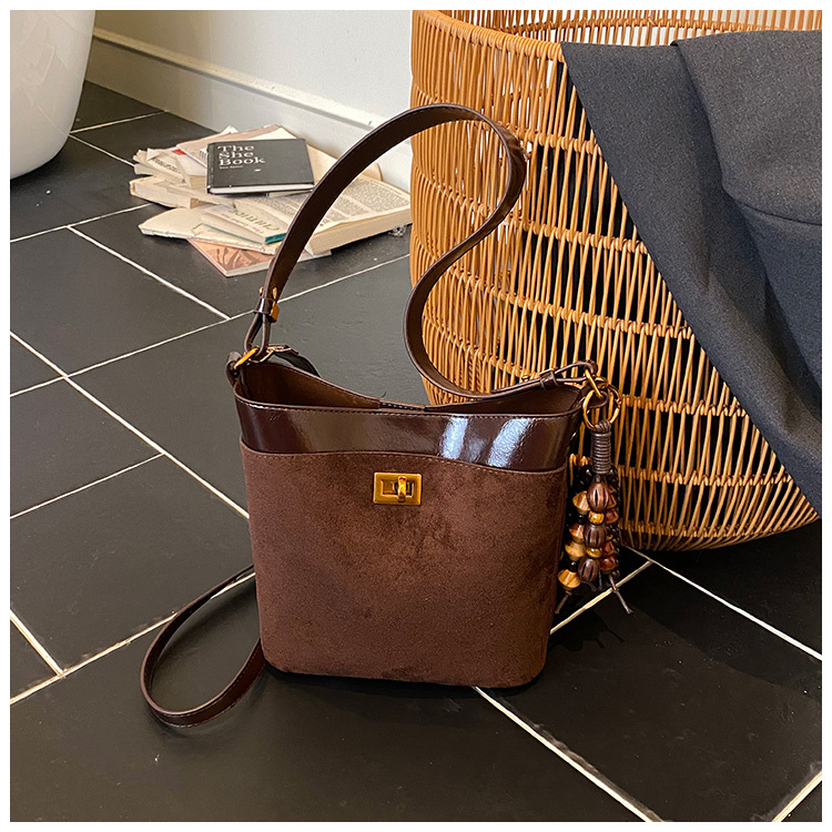 Чанта тип кофа от синтетична кожа, уличен стил, ципово закопчаване, джоб за телефон, Есен 2025