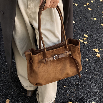 Nubuk bőr női tote táska, városi minimalizmus, vízszintes négyszög alak, cipzáras záródás, belső cipzáros zseb
