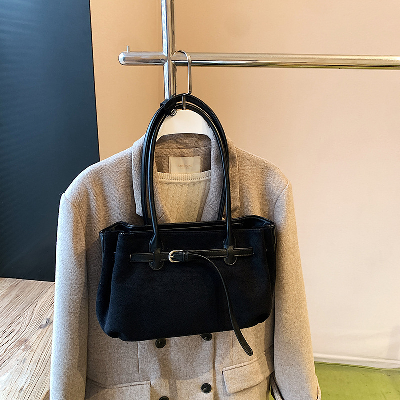 Nubuk bőr női tote táska, városi minimalizmus, vízszintes négyszög alak, cipzáras záródás, belső cipzáros zseb